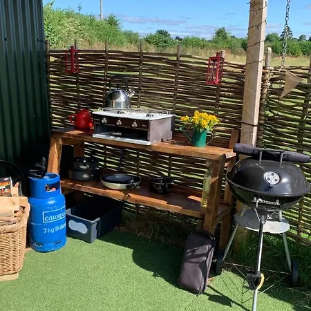 Willowdene Shepherds Hut Oswestry Exterior photo